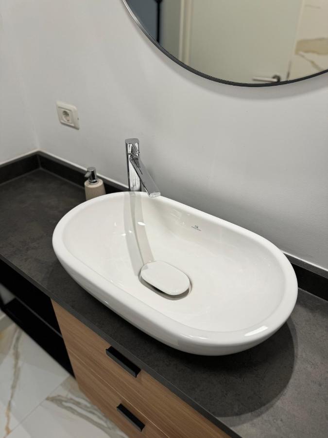 Warm Hotel Apartment Бухарест Экстерьер фото