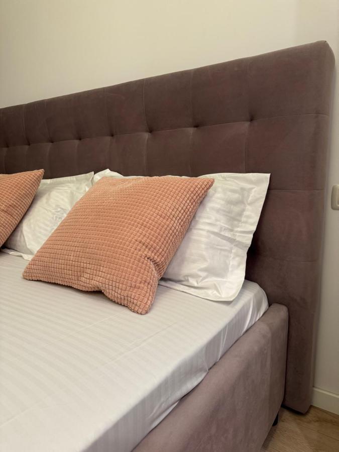 Warm Hotel Apartment Бухарест Экстерьер фото